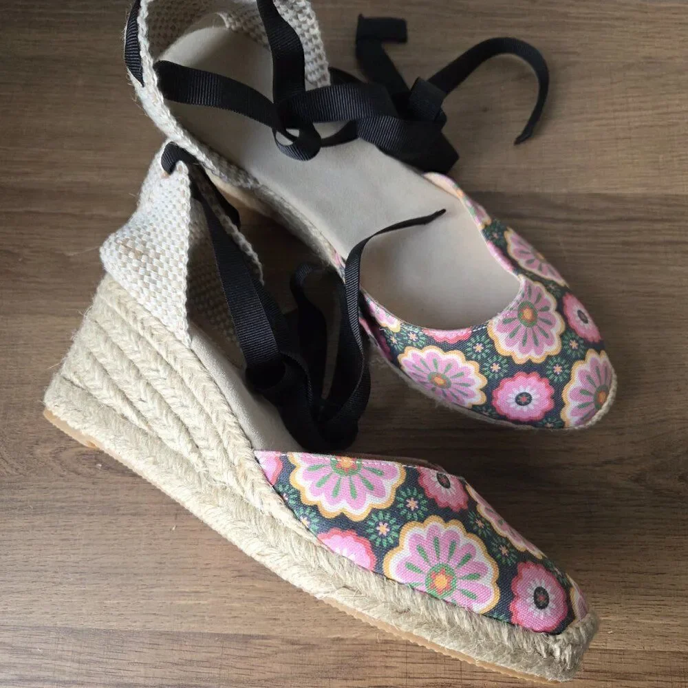 LIKE NEW NEVER WORN BODEN FLORAL STRAPPY ESPADRILLE WEDGE SANDALS 7.5 US 38 EU